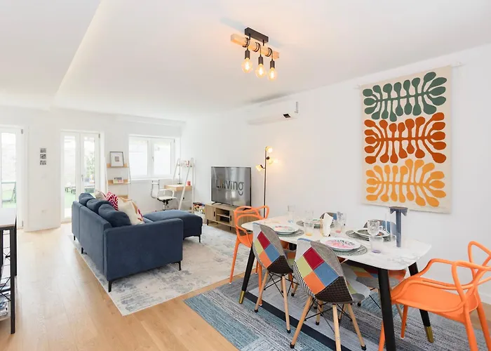Liiiving In Matosinhos- Colorwave Terrace House Σπίτι διακοπών *